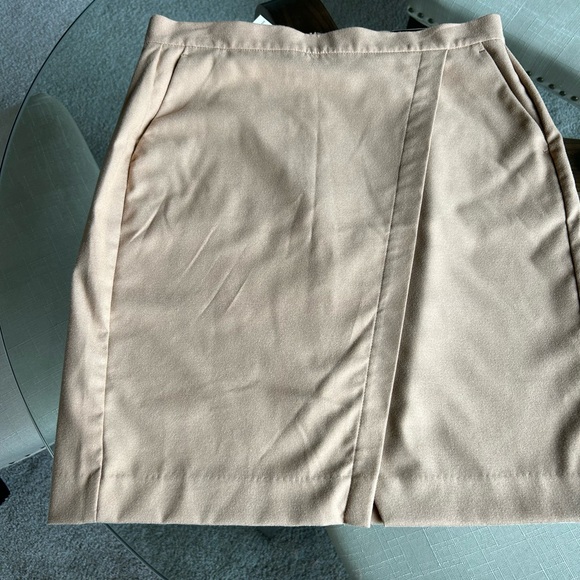 New Banana Republic Wrap Skirt size 8 petite with pockets - Picture 2 of 12